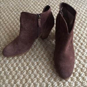 Tesori Brown Suede Ankle Booties 9.5